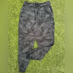 Lululemon Stretch High Rise Joggers Athletic Performance Loungewear Pants Camo 8